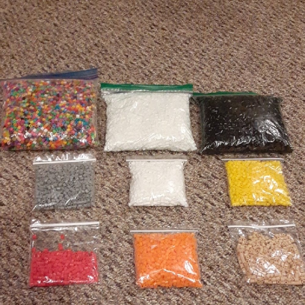 Euc! 100s of Perler BEADS